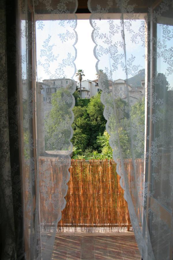 Mini Appartamento "Il Nido Del Picchio" Ascoli Piceno Bagian luar foto