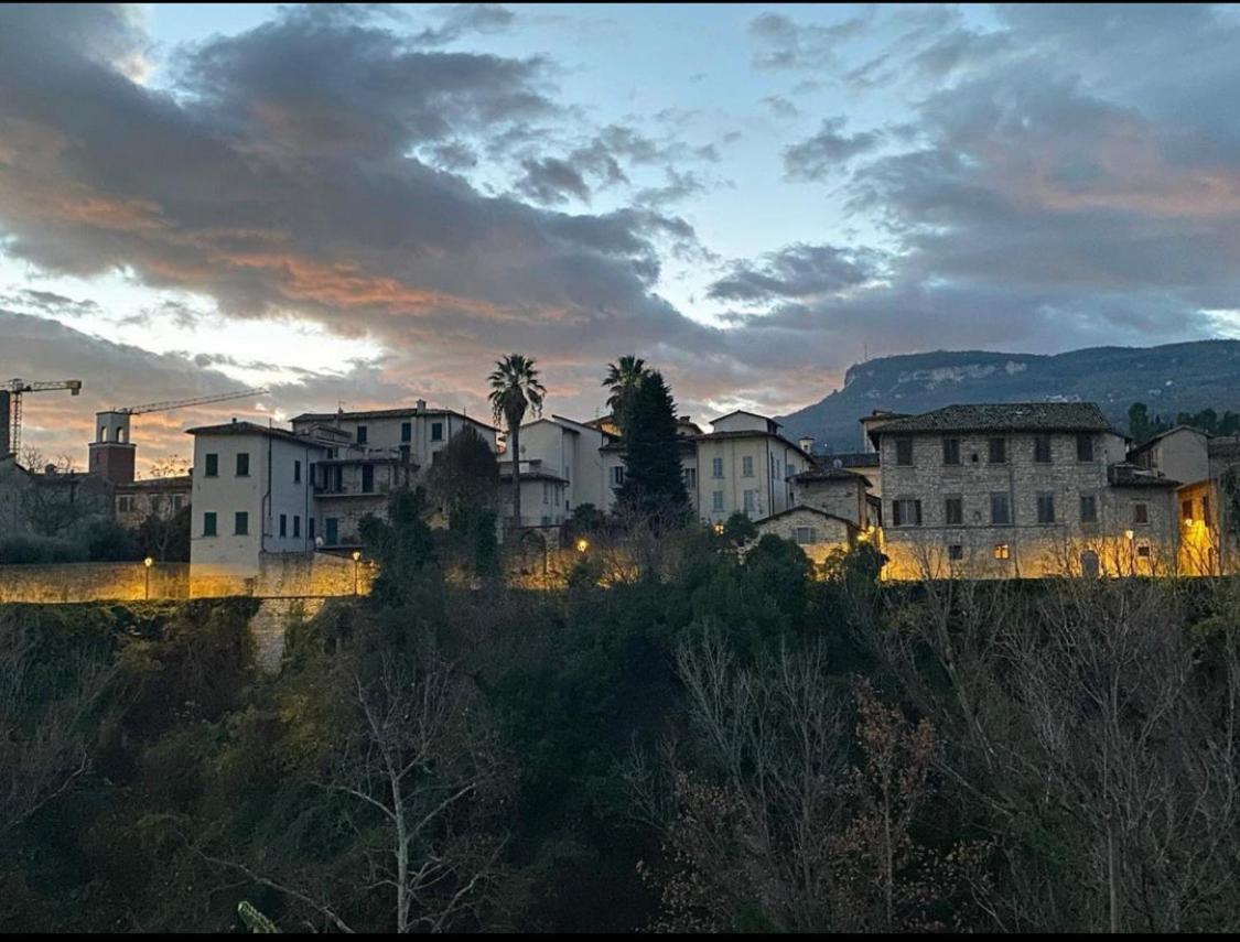Mini Appartamento "Il Nido Del Picchio" Ascoli Piceno Bagian luar foto